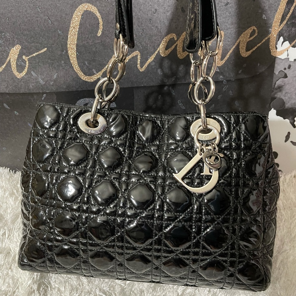 DIOR
